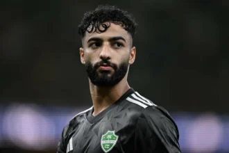 أبو الشامات يخلع قميص الأهلي بسبب المدرب