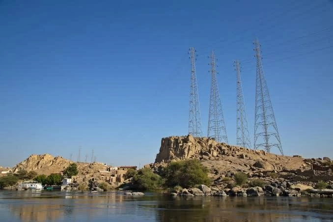 هيكل عظمي فوق برج كهرباء يكشف لغز اختفاء شاب في أسوان