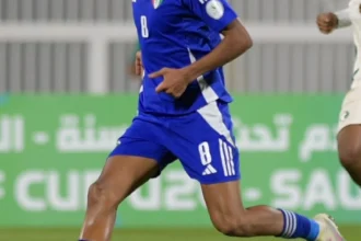 بينهما 21 عاماً.. «الأزرق» يجمع خبرة الرشيدي وحلم القرزعي