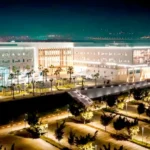 طردها الحارس فولدت في الشارع.. ماذا حدث لامرأة عربية أمام المستشفى؟