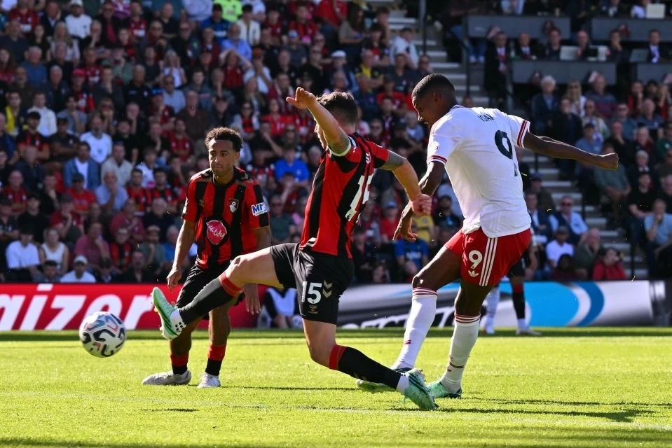 ليفربول يستعيد نغمة الانتصارات على حساب بورنموث