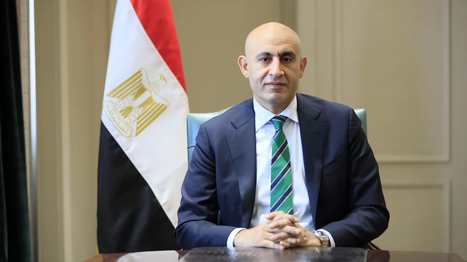 فصل عام دراسي.. عقوبة تصوير المعلم داخل مدارس مصر