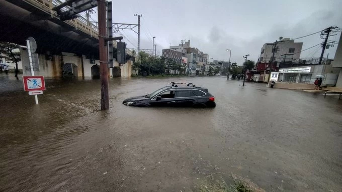 إعصار «دوجوان» يعطل اليابان.. 275 رحلة ملغاة وآلاف الأسر بلا كهرباء