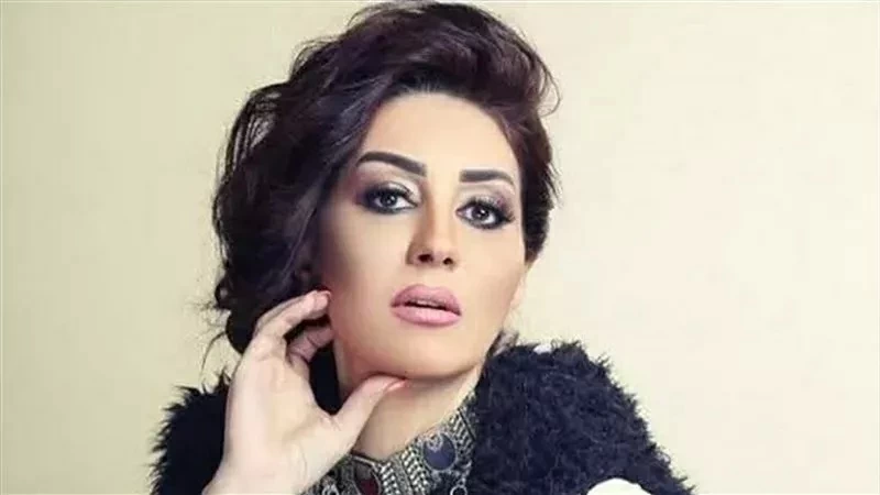 تحكي فرحة التكريم.. وفاء عامر تخطف القلوب بدموعها على خشبة قرطاج