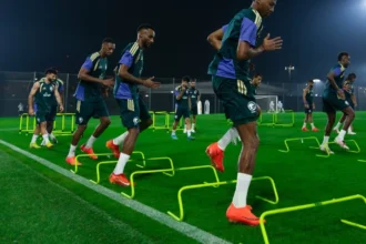 23 عاماً بين «الأخضر» والذهب