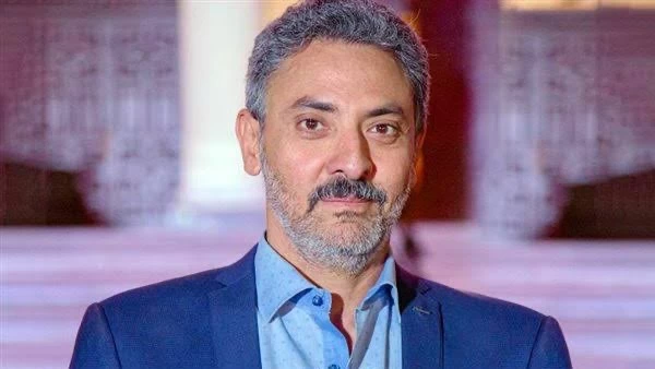 حقيقة إساءة فتحي عبد الوهاب للمصورين.. الفنان يكشف الكواليس