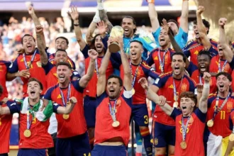 مليون يورو.. نجم إسبانيا يفاجئ موظفي الاتحاد بلفتة استثنائية