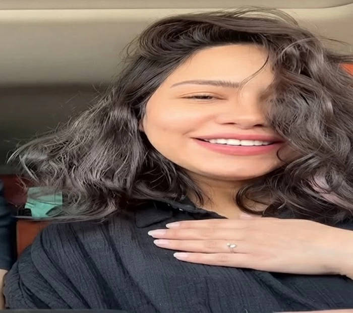 شيرين تُشعل تكهنات جمهورها بسبب «دبلة»