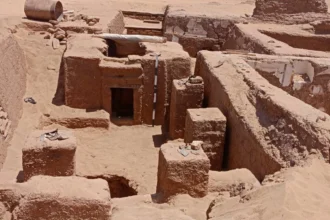 مصر: اكتشاف مقبرة هرمية تخبئ أسرار العصر الروماني