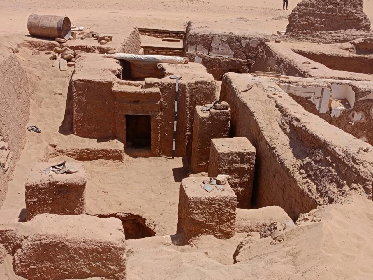 مصر: اكتشاف مقبرة هرمية تخبئ أسرار العصر الروماني