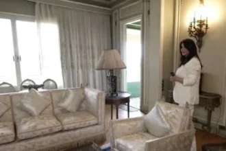 داخل شقة عبدالحليم حافظ.. منى الشاذلي تكشف أسرار «الغرف المغلقة»