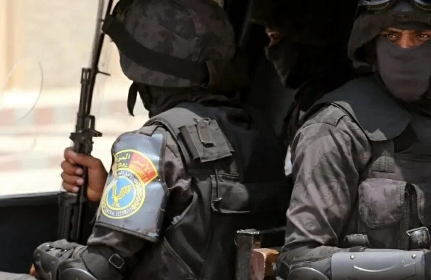 رحيل إمام المسجد.. مصري يقتل والده وينتظر الشرطة بجوار الجثة