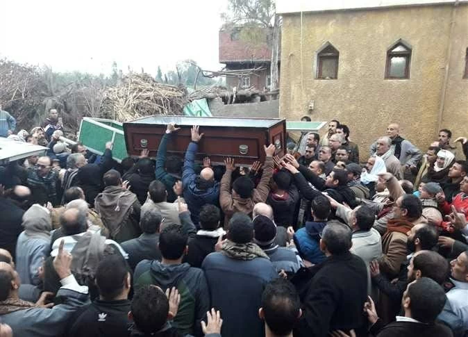 مصر.. علامات غير طبيعية على جثمان سيدة توقف دفنها وتحيل الواقعة للنيابة