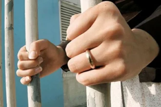 امرأة عربية تقتل «رجل أمن».. كيف هربت؟
