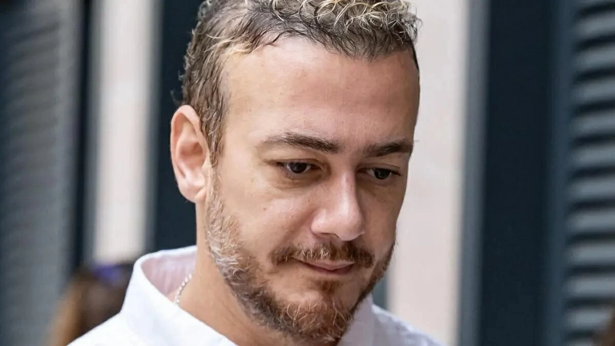 بعد الحكم بسجنه 10 سنوات.. والد سعد لمجرد: «نجلي مظلوم»