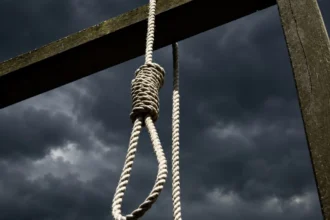 إعدام زوجة وعشيق وصديق في جريمة هزّت «مينا البصل»