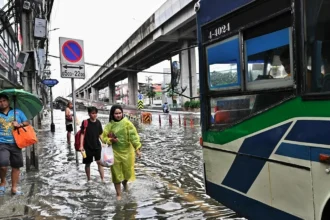 أمطار غزيرة تغمر 41 إقليماً في تايلند.. وإجلاء آلاف السكان