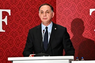 تركيا تفتح أخطر ملفاتها الكروية.. احتجاز رئيس لجنة الحكام و6 مسؤولين