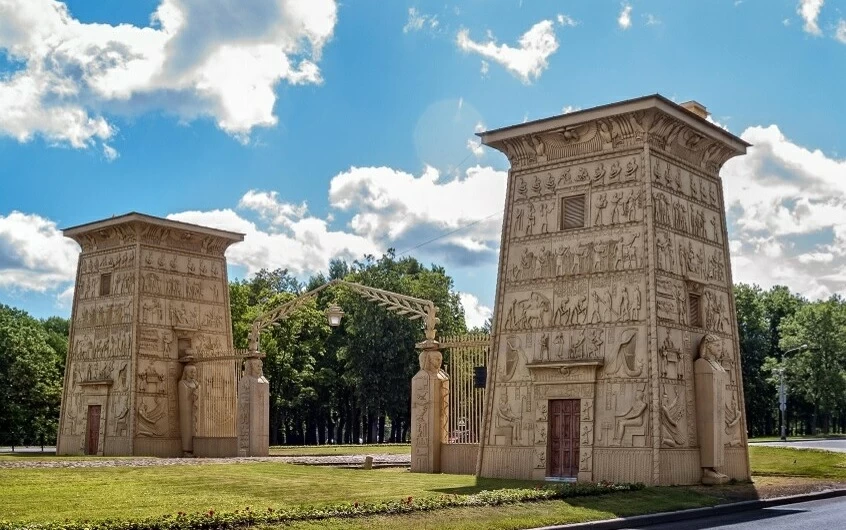 حين سحرت مصر الروس.. كيف وصلت بوابة فرعونية إلى  بطرسبورغ؟