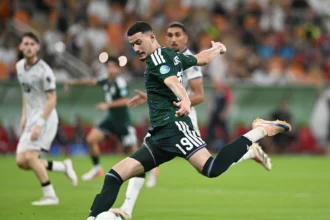 مدرب العراق يكشف معاناته: بلا قلب دفاع وبلا مهاجم.. والأجانب حجبوا المحليين