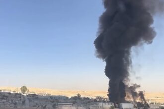 الدفاع المدني يتعامل مع حريق مصنع دهانات في الزرقاء