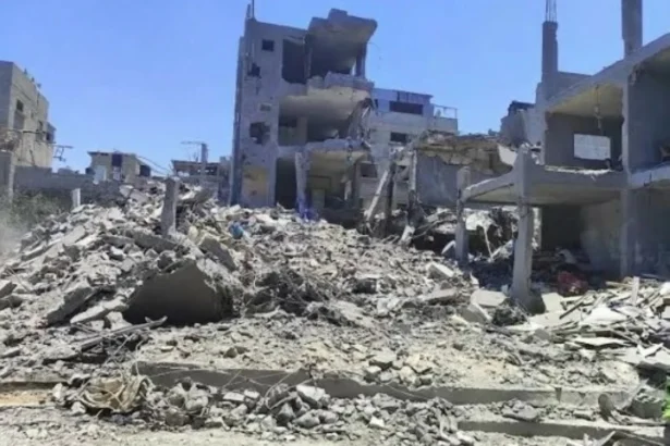 وفاة 11 نازحا وإصابة 14 وفقدان العشرات جراء انهيار بناية في مدينة غزة​ 