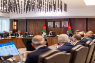 رئيس الوزراء يثمن متابعة ولي العهد للمشاريع والبرامج التي تنفذها الحكومة