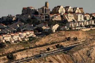 إسرائيل تسرّع طرح 2167 وحدة استيطانية في مشروع E1 قبل يومين من الانتخابات​ 