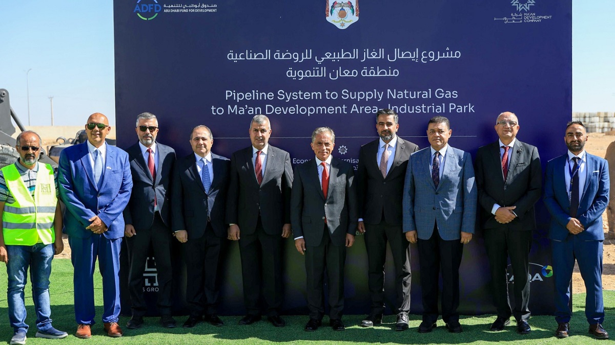 رئيس الوزراء يضع حجر الأساس لمشروع إيصال الغاز الطبيعي لمدينة الرَّوضة الصِّناعيَّة ويفتتح مشروع التوسعة الجديد لمستشفى معان