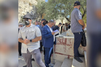 المتطرف بن غفير يقتحم المسجد الأقصى بحماية قوات الاحتلال الإسرائيلي​ 