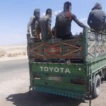 ضبط مركبة تقل 14 راكبا في صندوقها على طريق المطار