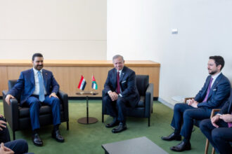 الملك يؤكد خلال لقائه رئيس الوزراء العراقي متانة العلاقات بين البلدين