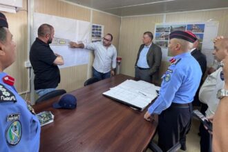 وزير الداخلية يتفقد إجراءات العمل في جسر الملك حسين