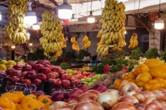 أسعار الخضار والفواكه في السوق المركزي الأحد