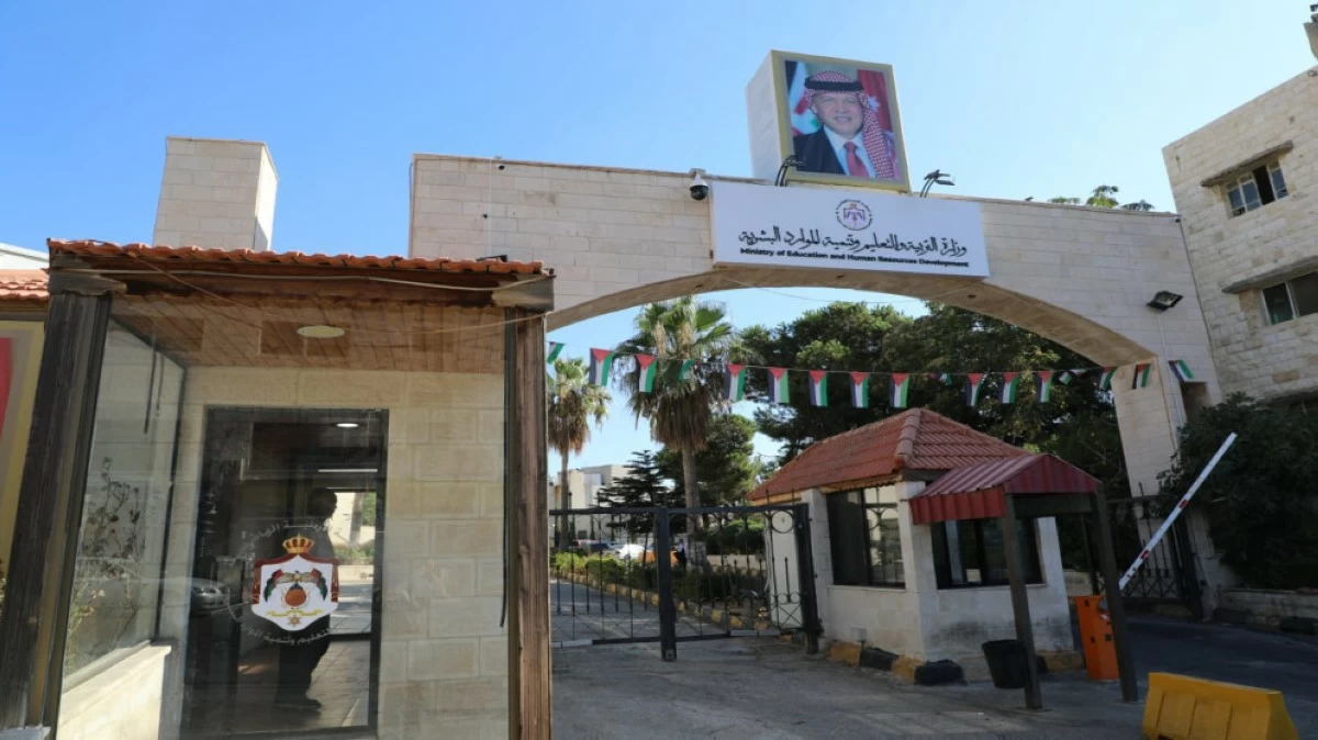وزير التربية يعمم إجراءات قبول وتسجيل طلبة الدورة الصيفية المدعوين لخدمة العلم