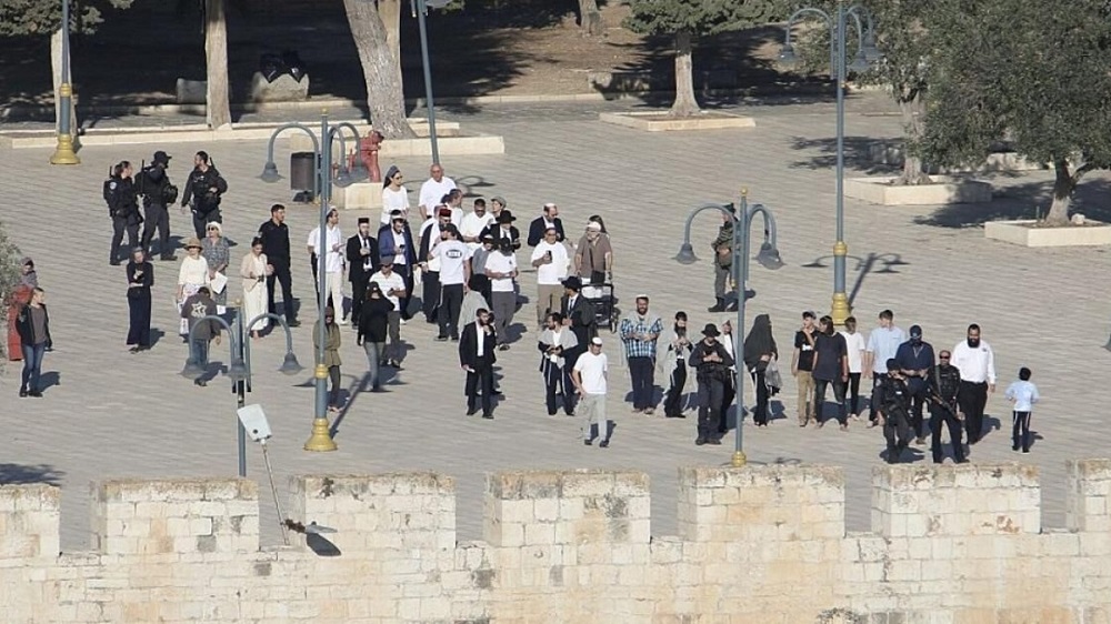 آلاف المستوطنين المتطرفين بقيادة بن غفير يقتحمون الحرم الإبراهيمي​ 
