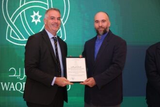 سمو الأمير هاشم بن الحسين يكرّم أمنية تقديراً لشراكتها مع وقف ثريد وإسهاماتها في دعم رسالته الإنسانية