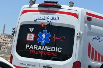 طالب يعتدي على معلم بـ “منشار” في الزرقاء