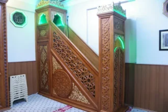 بعد حسم راتبه سنتين.. كيف أنصف القضاء «إماماً» اتُّهم بسرقة «كهرباء المسجد»؟