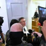 تجريد من الحصانة واقتياد للسجن.. كيف أسقطت 53 مليون دولار وزيراً أوروبياً؟