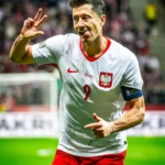 ليفاندوفسكي يواصل كتابة التاريخ مع بولندا بهاتريك أمام رومانيا