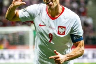ليفاندوفسكي يواصل كتابة التاريخ مع بولندا بهاتريك أمام رومانيا