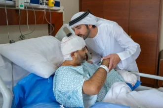 حمدان بن محمد يزور قائد «فلاي دبي» المصاب: جسّد أعلى درجات الشجاعة
