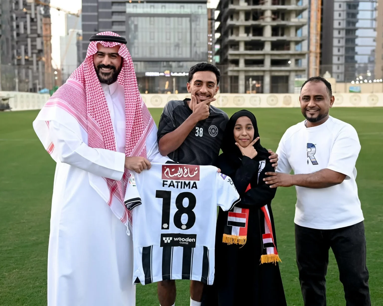 رئيس الشباب يفتح مدرجات «الليوث» مجاناً للجمهور اليمني
