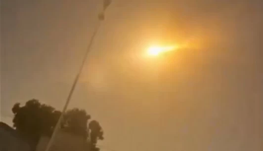 وميض هائل ودوي مفاجئ.. ماذا حدث في سماء ليبيا؟