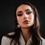 صورة ممثلة جزائرية تثير جدلًا واسعًا في الإعلام الفرنسي