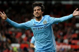 دافيد سيلفا يقطع اعتزاله.. مباراة واحدة تعيده للملاعب