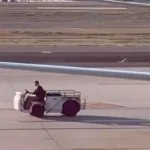 واشنطن.. سرق جرّارة طائرات وحوّل المطار إلى حلبة سباق!