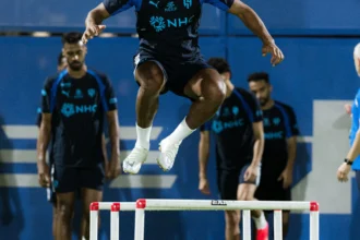 أزمة الـ13 لاعباً تضرب الهلال قبل الكلاسيكو