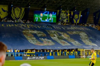 مدرج النصر يدعم رونالدو بتيفو "العظمة تُكتسب"